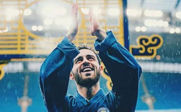 Hanfu Meets Manchester City F.C.