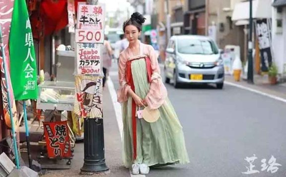 Wearing as an angel: Chinese Hanfu in Japan