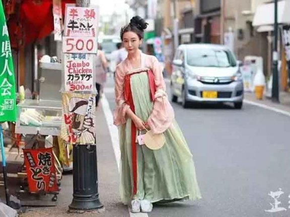 Wearing as an angel: Chinese Hanfu in Japan