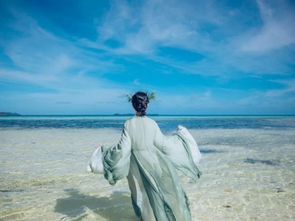 Do You Want Wear Hanfu Travel Around the World?