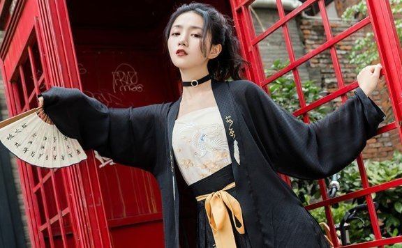 The Best Waltz From Mr. Fashion and Ms. Hanfu