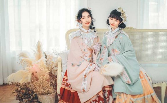 Chinese Fashion - Wear Hanfu with Auspicious Patterns