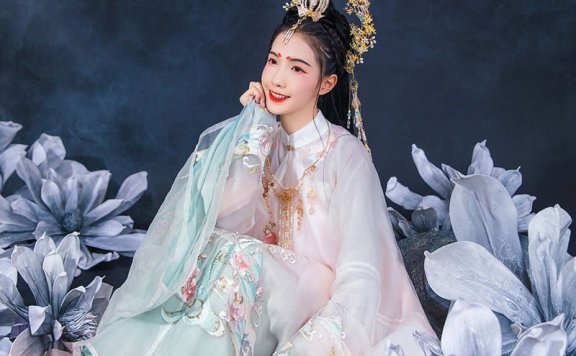 Why Traditional Chinese Silk Dress Precious?