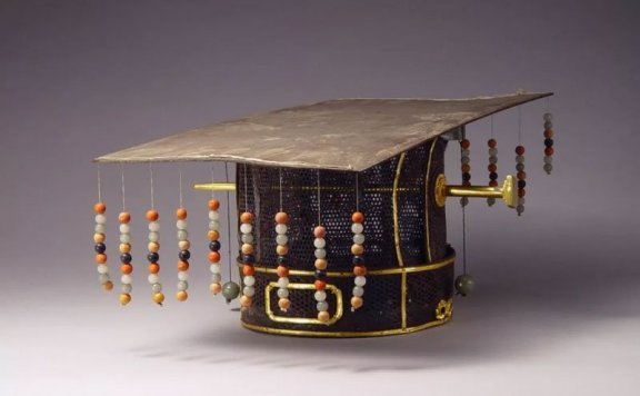 Brief of Emperor Hat in Ancient China