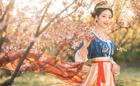 How to Handle a New Beautiful Chinese Costume?