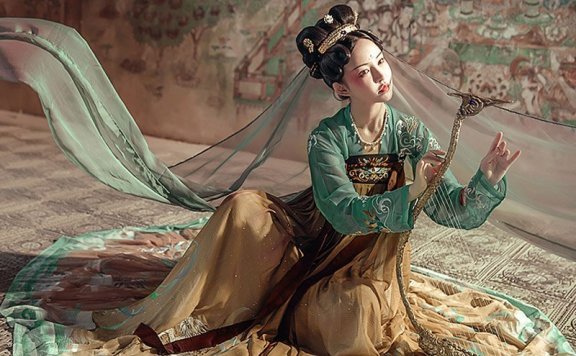 Unlock Many Ways to Wear a Beautiful Chinese Costume
