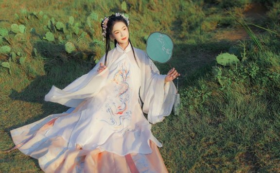 4 Sets of Hanfu Suits for Autumn - Elegant & Gorgeous