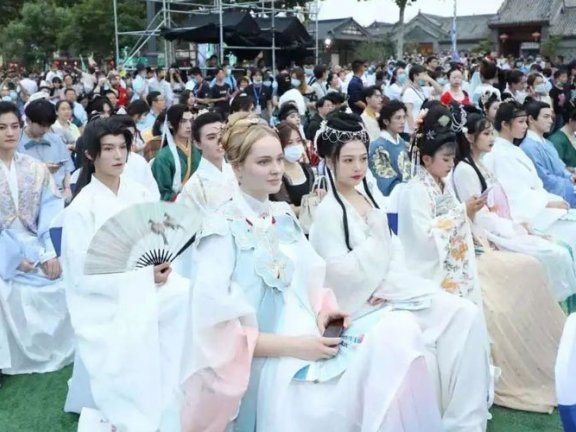 Modern Complex of Ancient Chinese Traditional Clothing