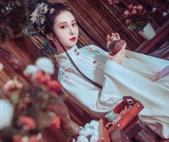 How to Wear Hanfu (6): Ming Style Standing Collar Jacket