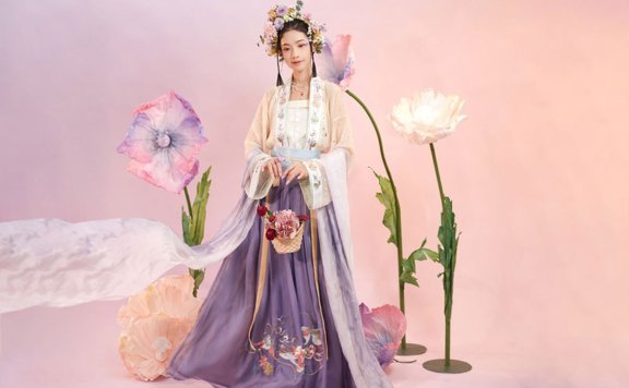 How to Wear Hanfu (3) – Tang Dynasty Qiyao Ruqun