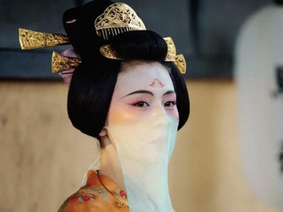 Huadian - A Special Hanfu Makeup for Female