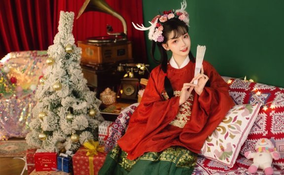5 Sets of Graceful Hanfu Photos for Christmas