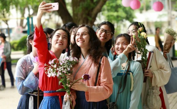 The Current Situation and Future of Hanfu Industry