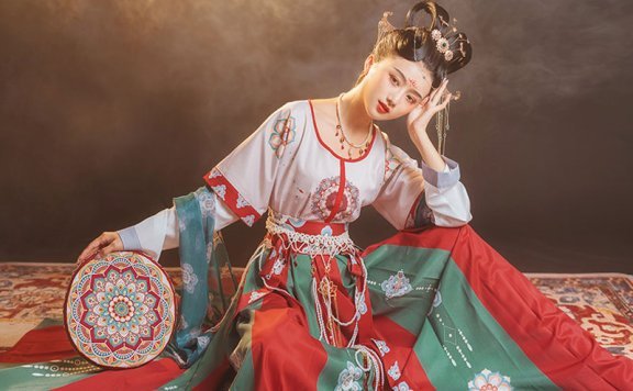 Fabulous Dunhuang Murals & Its Color Inspiration for Hanfu