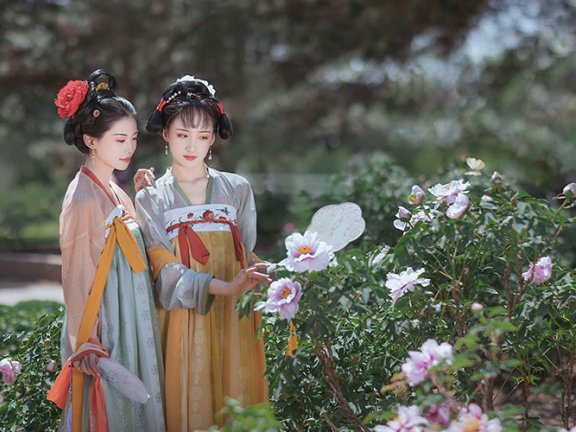 [Interview] What Is It Like to Become a Hanfu Designer