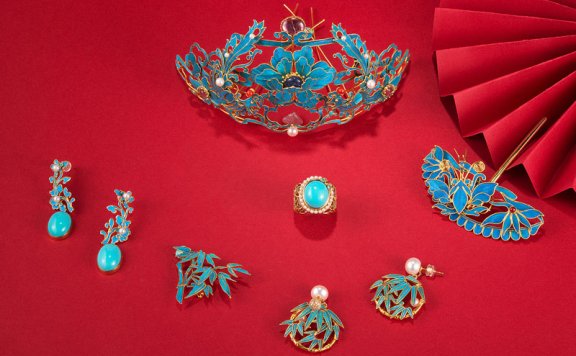 Top 10 Most Popular Traditional Accessories in History