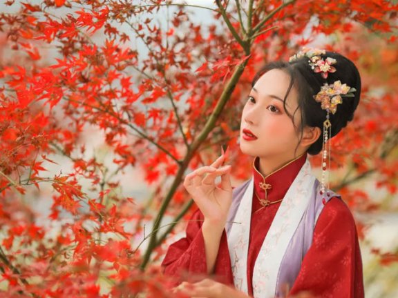 How to Take a Perfect Hanfu Maple Leaf Photo