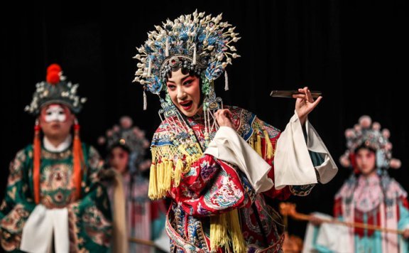 Are the Beijing Opera Costume the Same to Hanfu Costume？