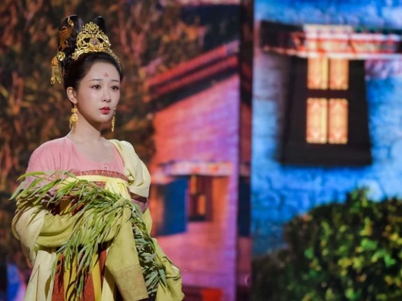 The Most Classic Tang Dynasty Hanfu Look - in the National Treasure
