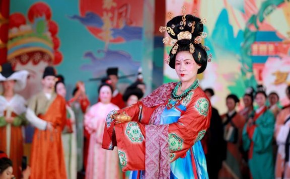 Hanfu Makeup Artists: Find Inspiration for Makeup Creation in History and Culture