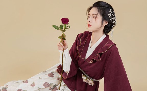 How to Bring Elements of Hanfu into Daily Wear