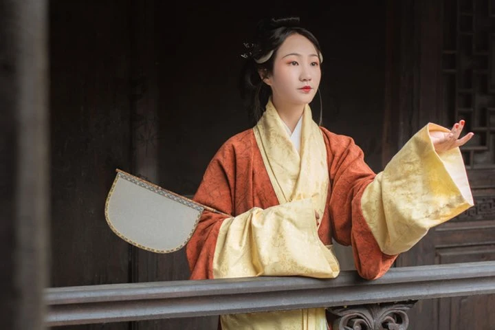 5 Best Accessories to Match with Quju Hanfu - Newhanfu