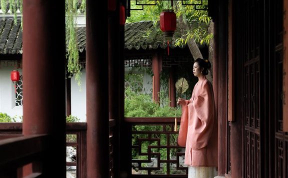 Poses To Take Photo with Hanfu