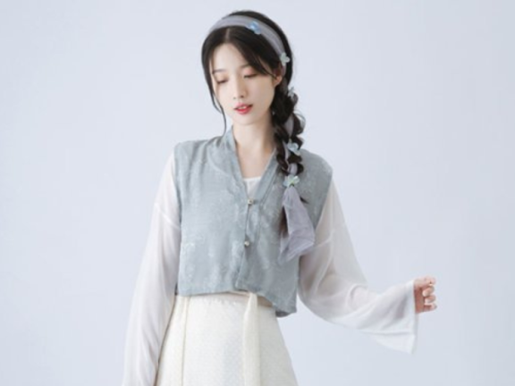 Signs To Wear Modern Hanfu in Your Daily Life