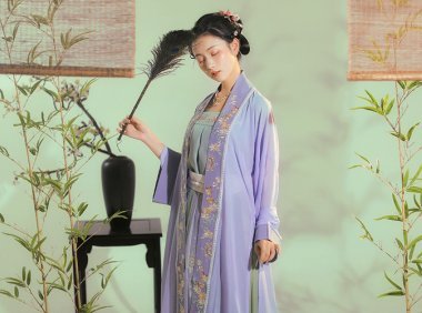 Motifs on the Lapel Edges of Traditional Chinese Hanfu Clothing