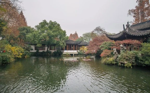 Contrasting the Style and Essence of Chinese Garden in Hangzhou, Suzhou, and Yangzhou