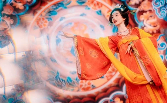 2024 Spring Festival Gala Highlight: Nian Jin - Traditional Hanfu and Ornate Designs