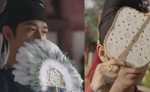 The Round Fans in The Glory of Youth