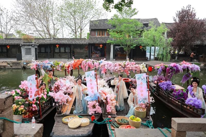 2025 Xitang Hanfu "Twelve Floral Deities" Festival Opens in Jiaxing