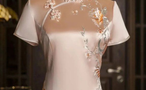 Ushering in 2025 with Fashionable Cheongsam Colors