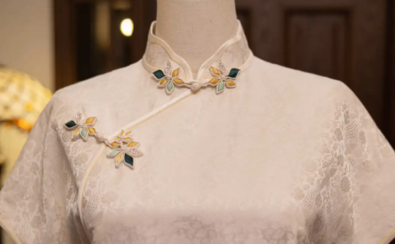 Choose the Right Collar of Qipao Dress