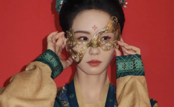 How Are Ancient Chinese Masks Worn Without Falling Off?