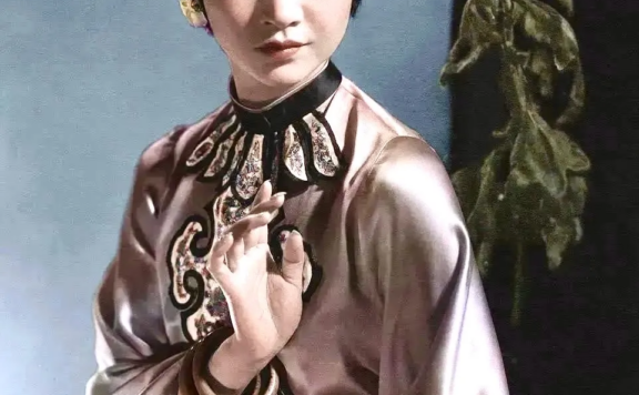 Anna May Wong: Bringing Qipao to the World 100 Years Ago