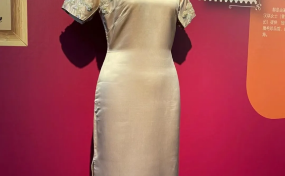 A Review of Cheongsams Worn by Zhang Leyi