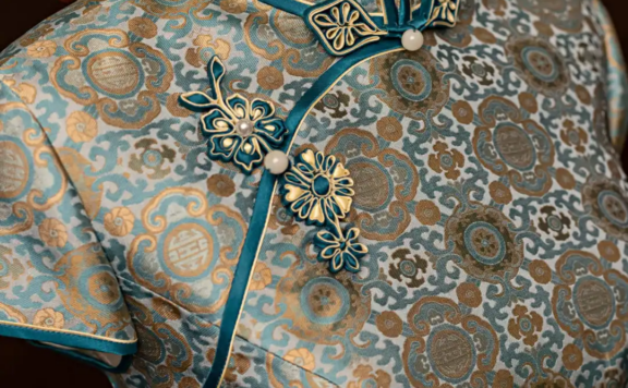 Explore the Types of Cheongsam Plackets