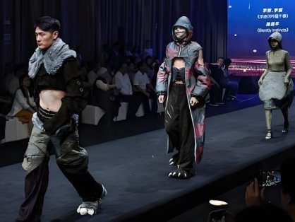 Young Designers Bridge Traditions at Wuhan Fashion Showcase