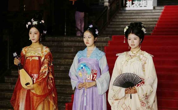 Hanfu Contest in Hanzhong: A Cultural Feast