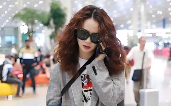 Qi Wei's Streetside Style: Grey Suit and Voluminous Curls