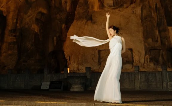 Zhang Xiaowan's Spiritual Journey in Luoyang