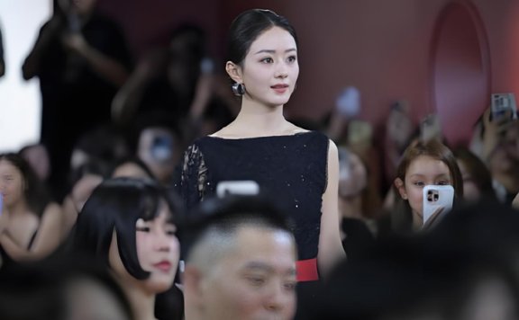 Zhao Liying’s Dark Tresse: Midnight Style in Shanghai