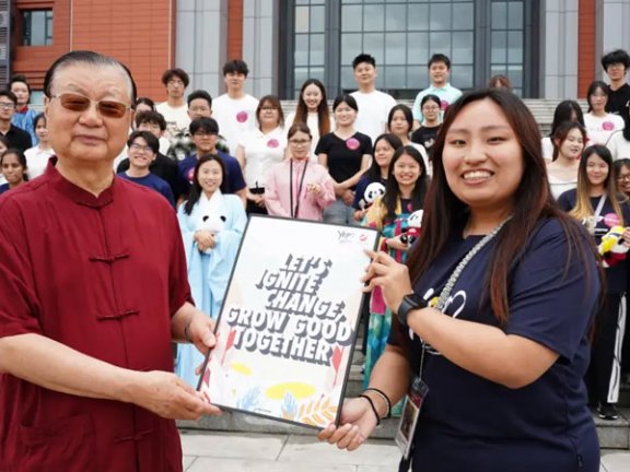 Singaporean Students Immerse in Chengdu's Culture at Jin Cheng College