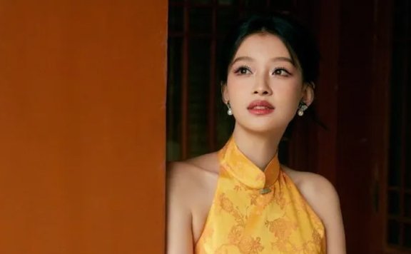 Can Yellow Qipao Outshine the Sun?