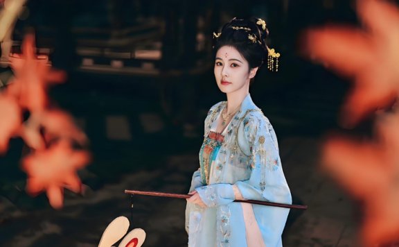 Mo Li: Bai Lu's Royal Power Play with Sharp Strategy