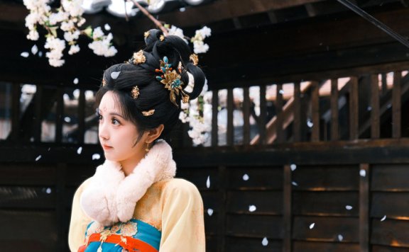 Moonlit Reunion: New Drama about Strange Tales Aesthetics