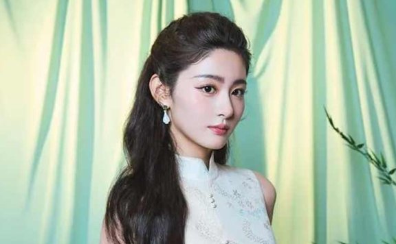 Zhao Qing: Hanfu Queen to Qipao's Timeless Statement