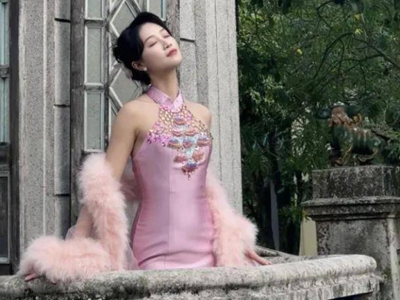 Lan Yingying's Qipao Photoshoot: Redefining Beauty with Power